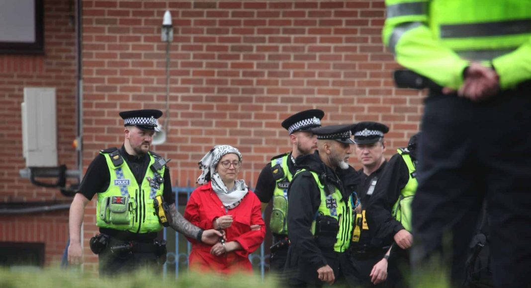 Supporting prison resistance